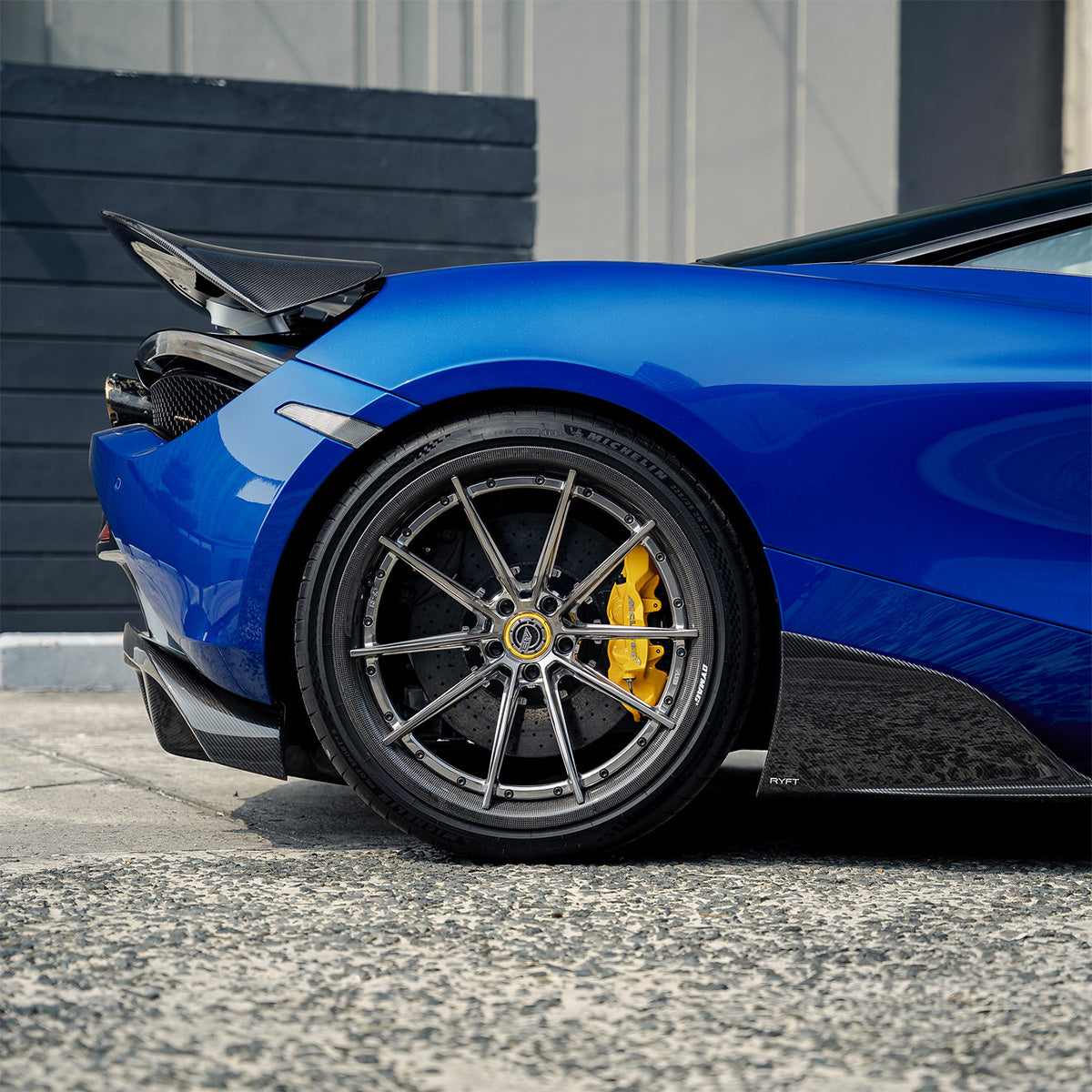 AL13 CF-R10 Carbon Series Wheel