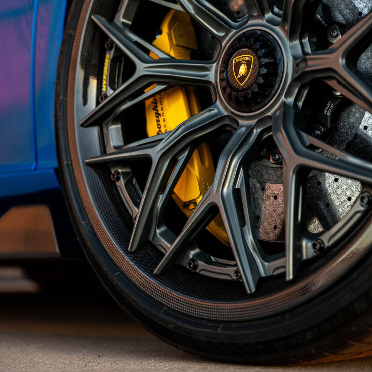 MV Forged MR-208CL DYMAG Collection Carbon Wheel