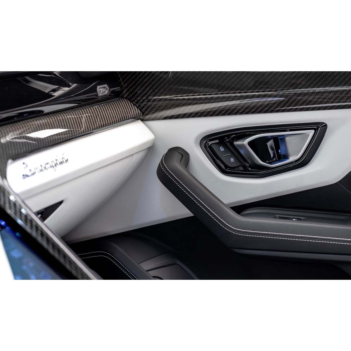 1016 Industries Lamborghini Urus S Complete Carbon Aero Kit